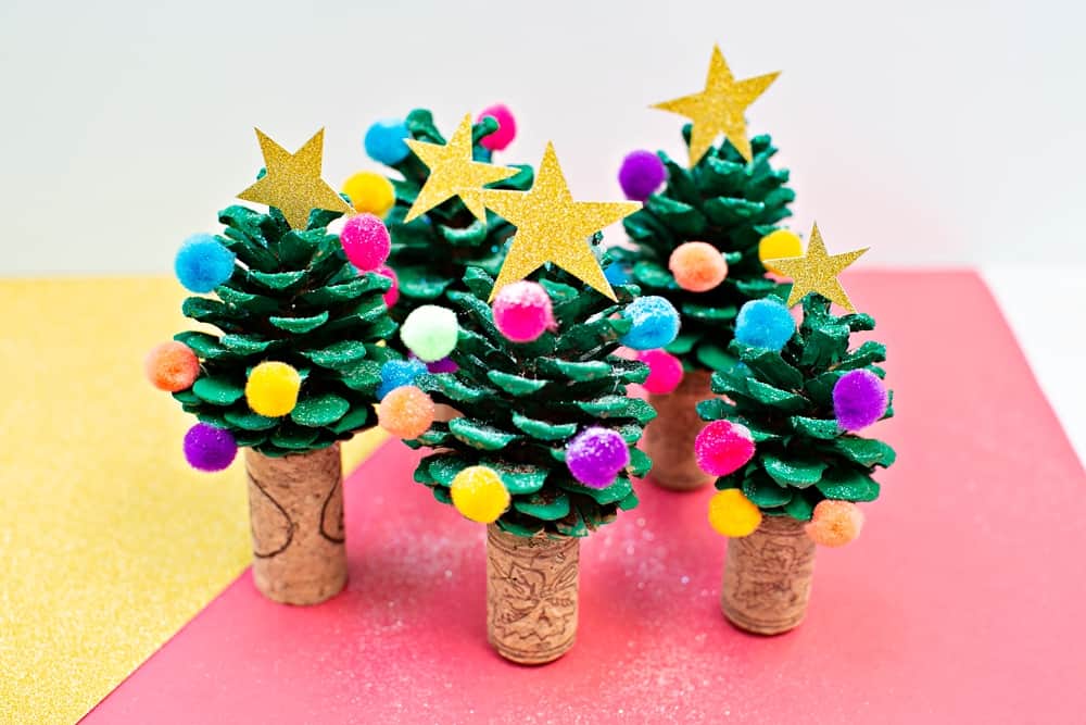 How to Make Pine Cone Christmas Trees