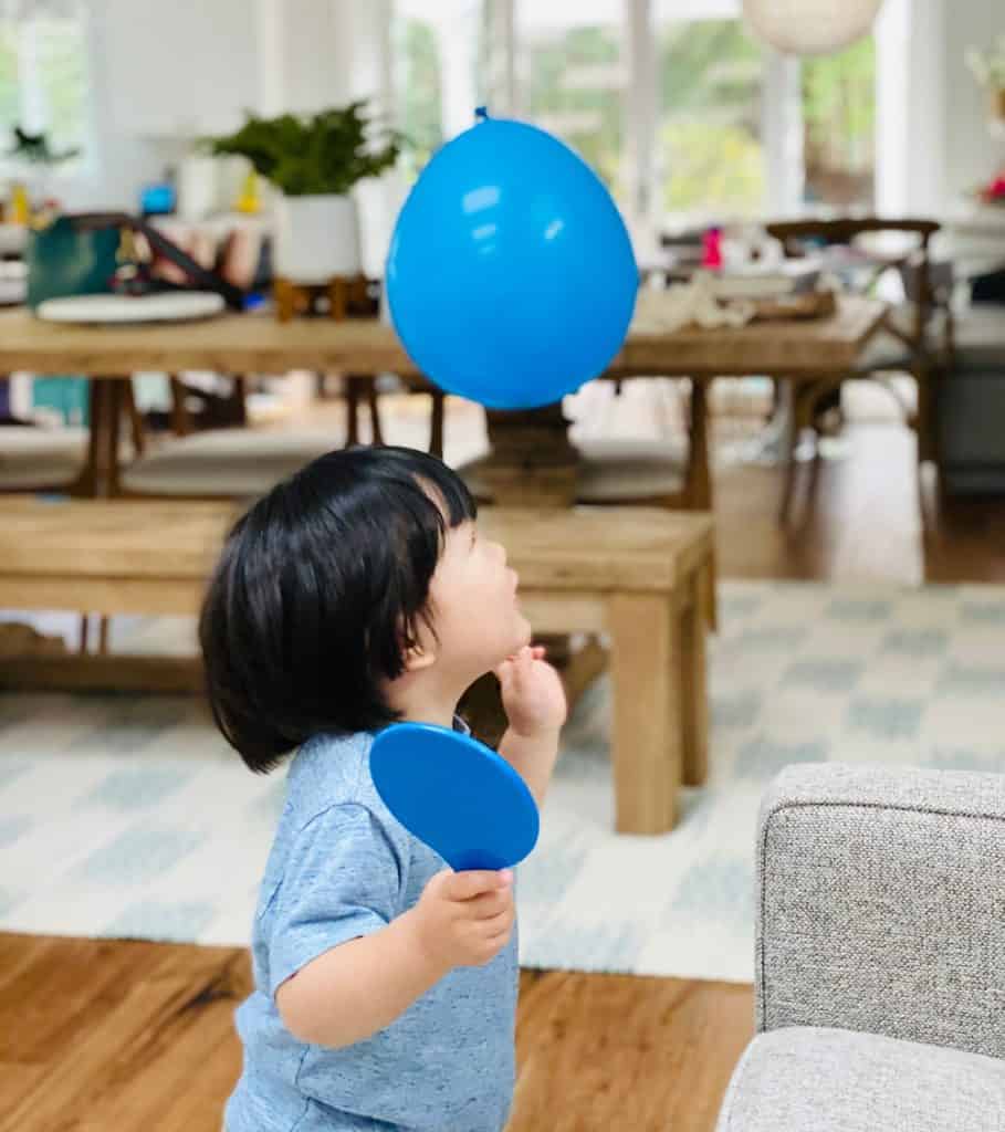 ballon tennis game for kids. Great indoor activity 