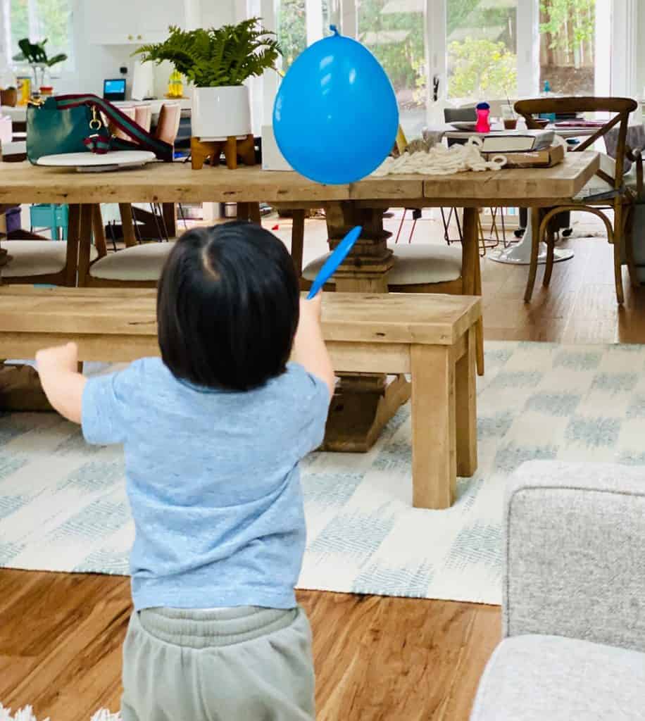 ballon tennis game for kids. Great indoor activity 