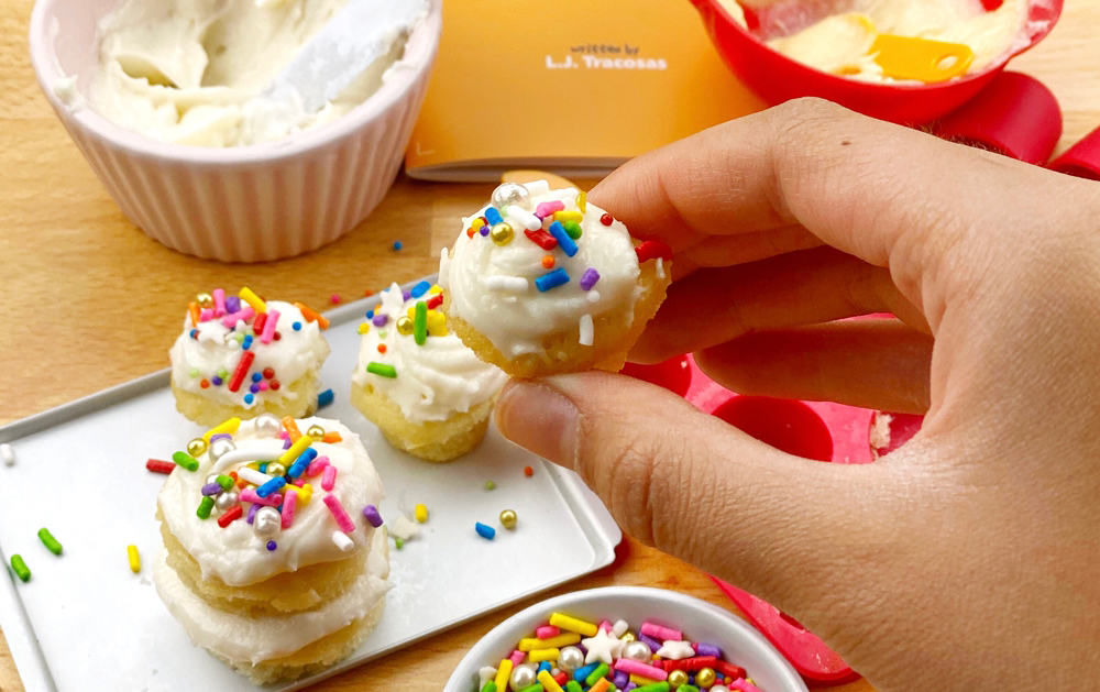 tiny baking kit. tiny cupcakes and cakes