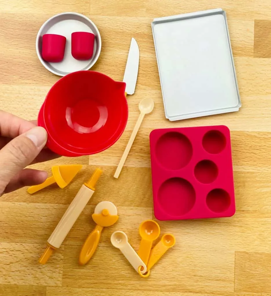 tiny baking kit. tiny cupcakes and cakes