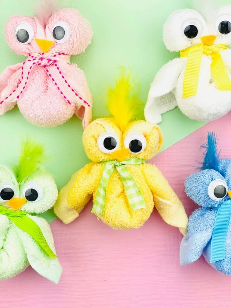 How to make a towel chick. Cute and easy Easter craft for kids. 