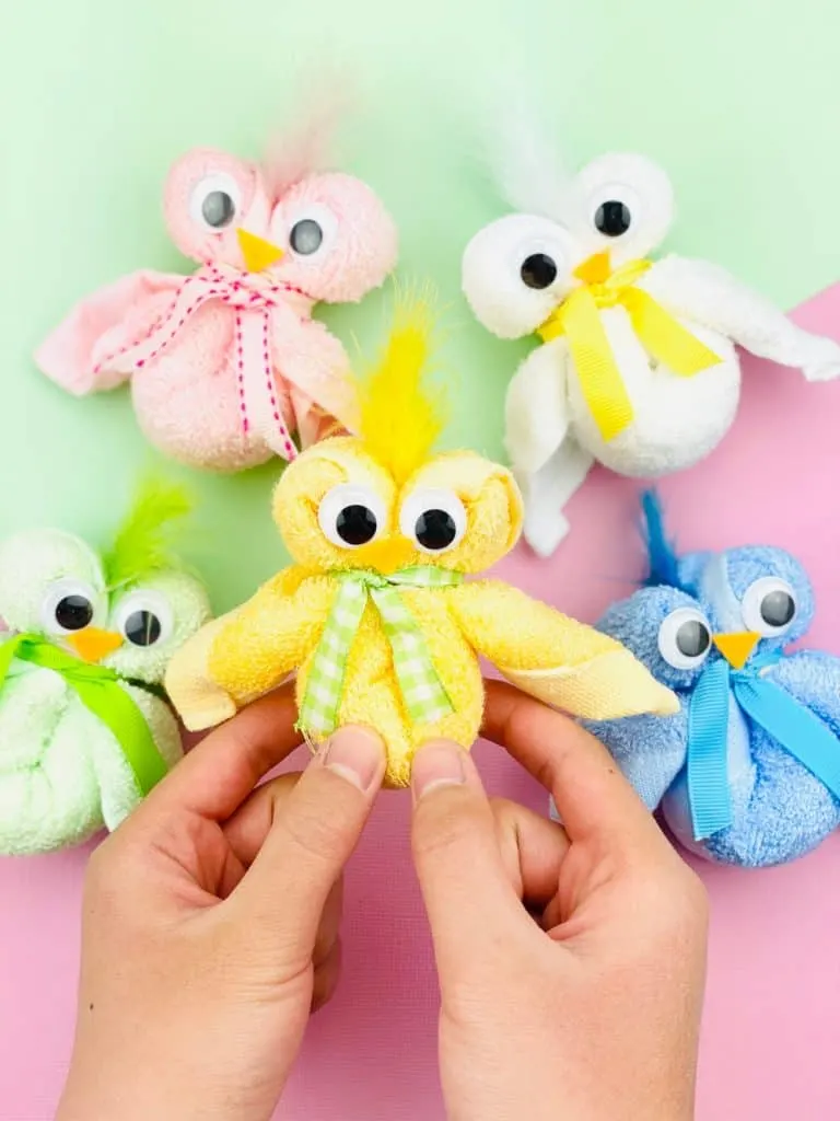 How to make a towel chick for Easter. Cute craft for kids. 