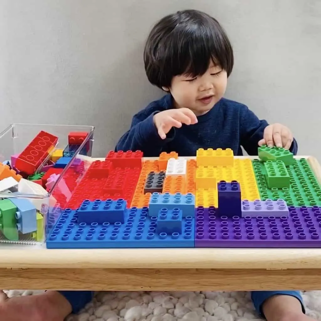DIY LEGO Tray Table holds DUPLO too great for toddlers and preschoolers. 