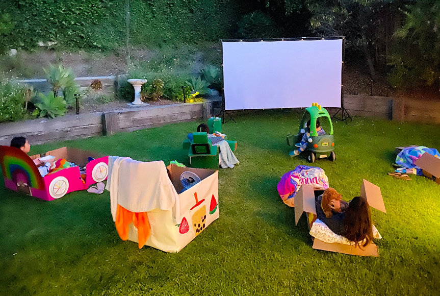 how to set up an outdoor movie night for kids 
