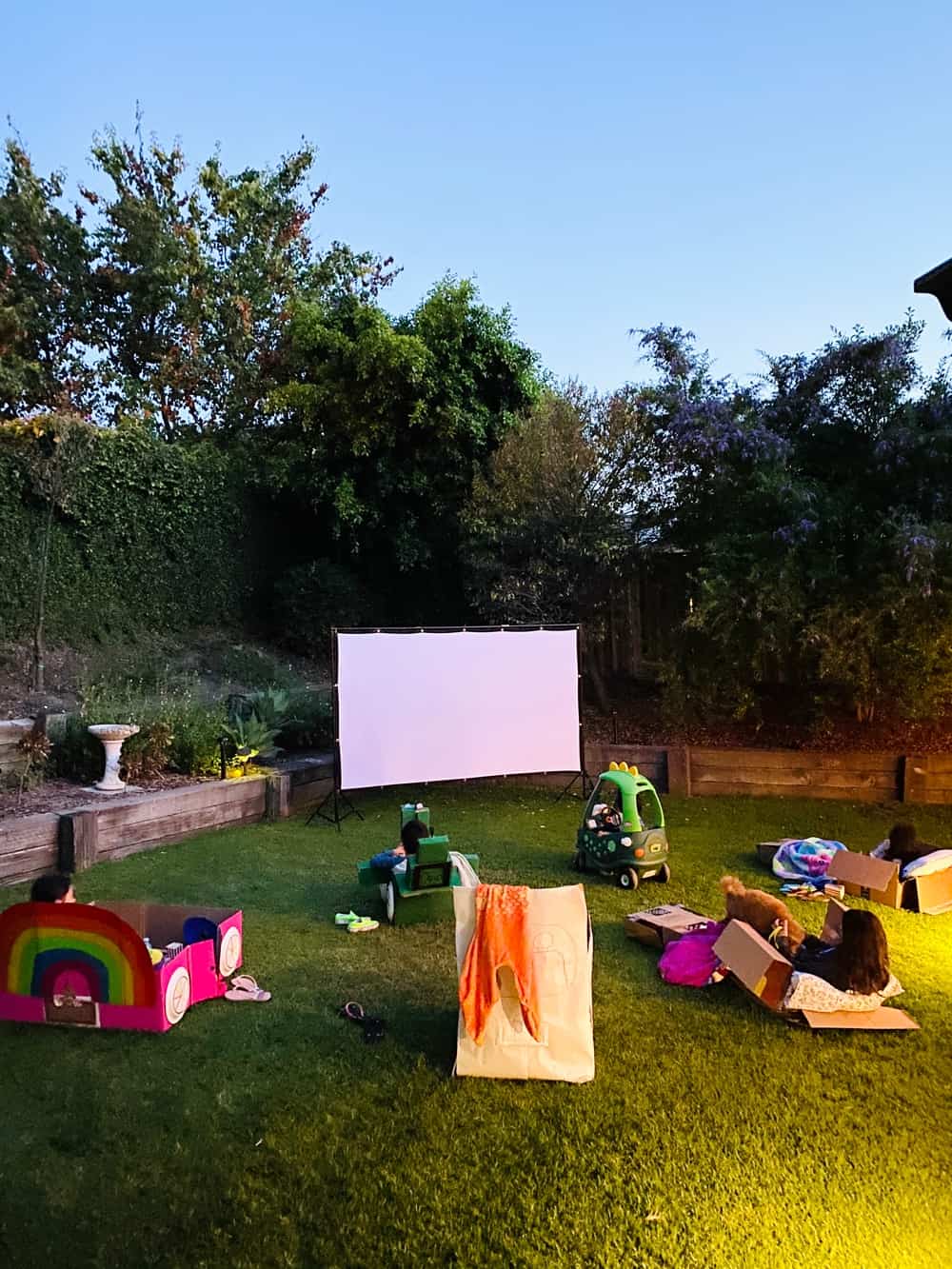 HOW TO SET UP AN OUTDOOR MOVIE NIGHT FOR KIDS hello, Wonderful