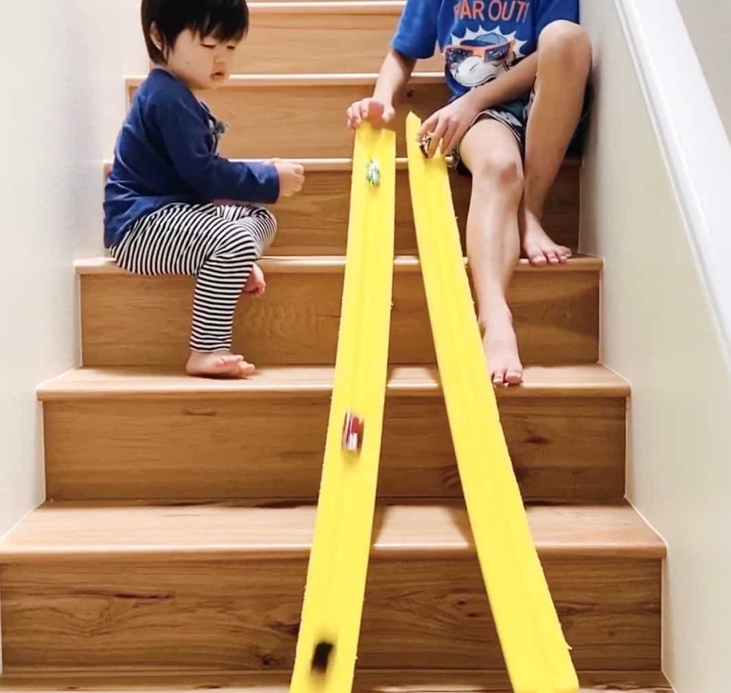 making a car ramp out of pool noodles