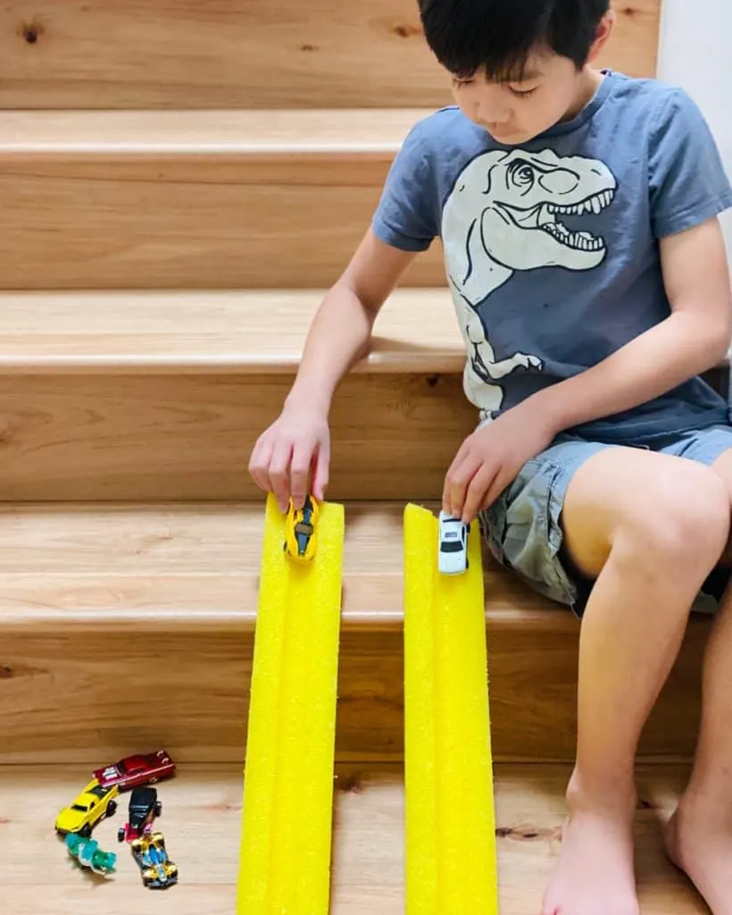 how to turn pool noodles into car ramps