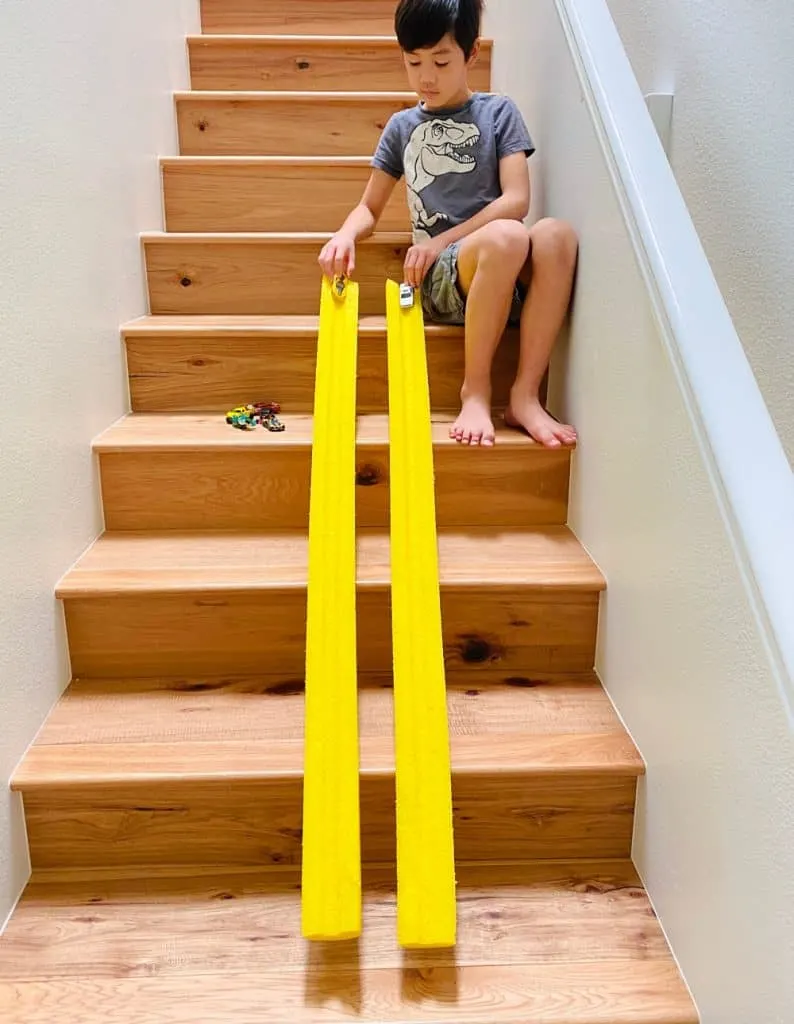 how to turn pool noodles into car ramps 