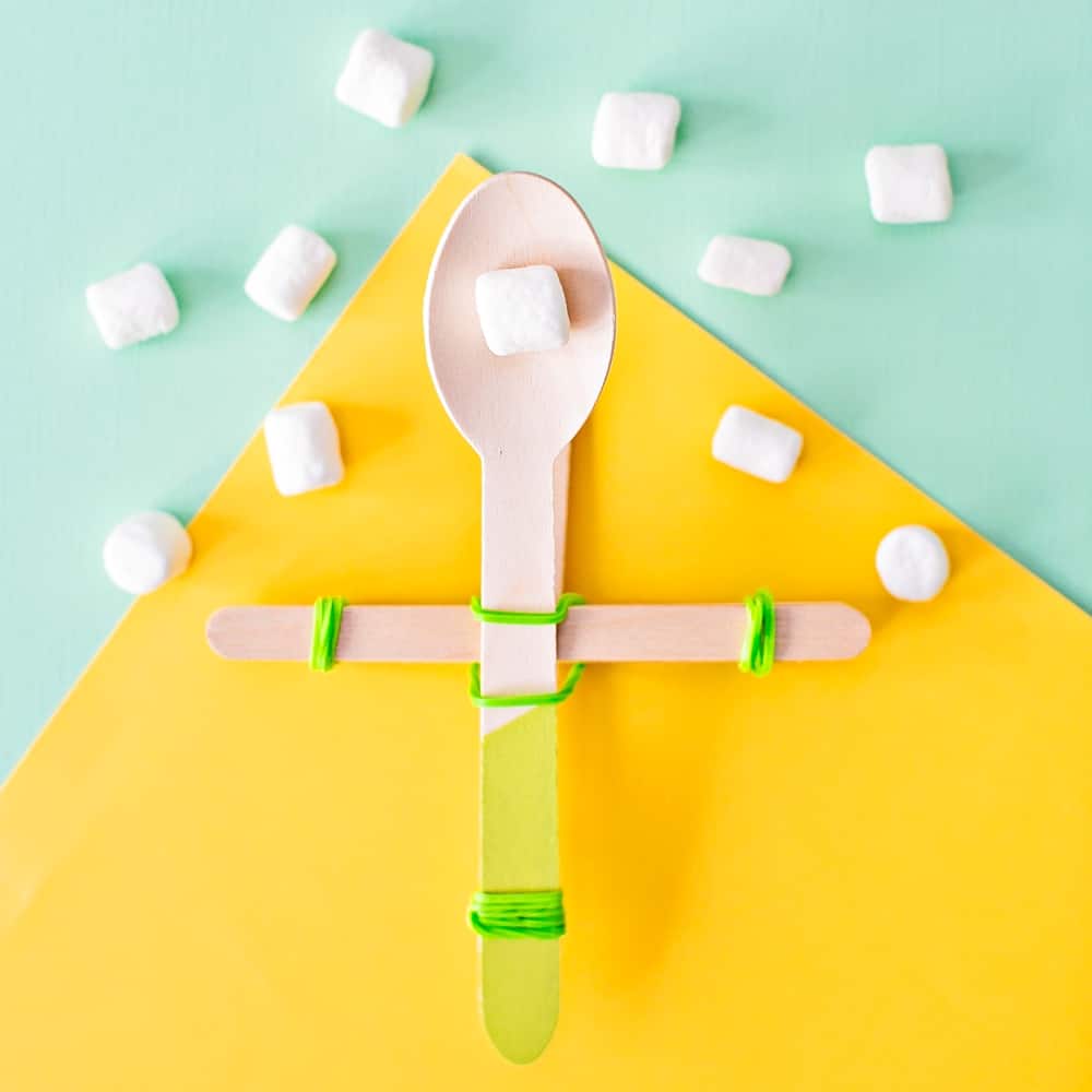 how to build a spoon catapult with popsicle sticks and catapult marshmallows