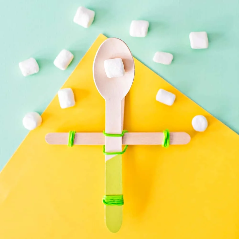 how to build a spoon catapult with popsicle sticks and catapult marshmallows