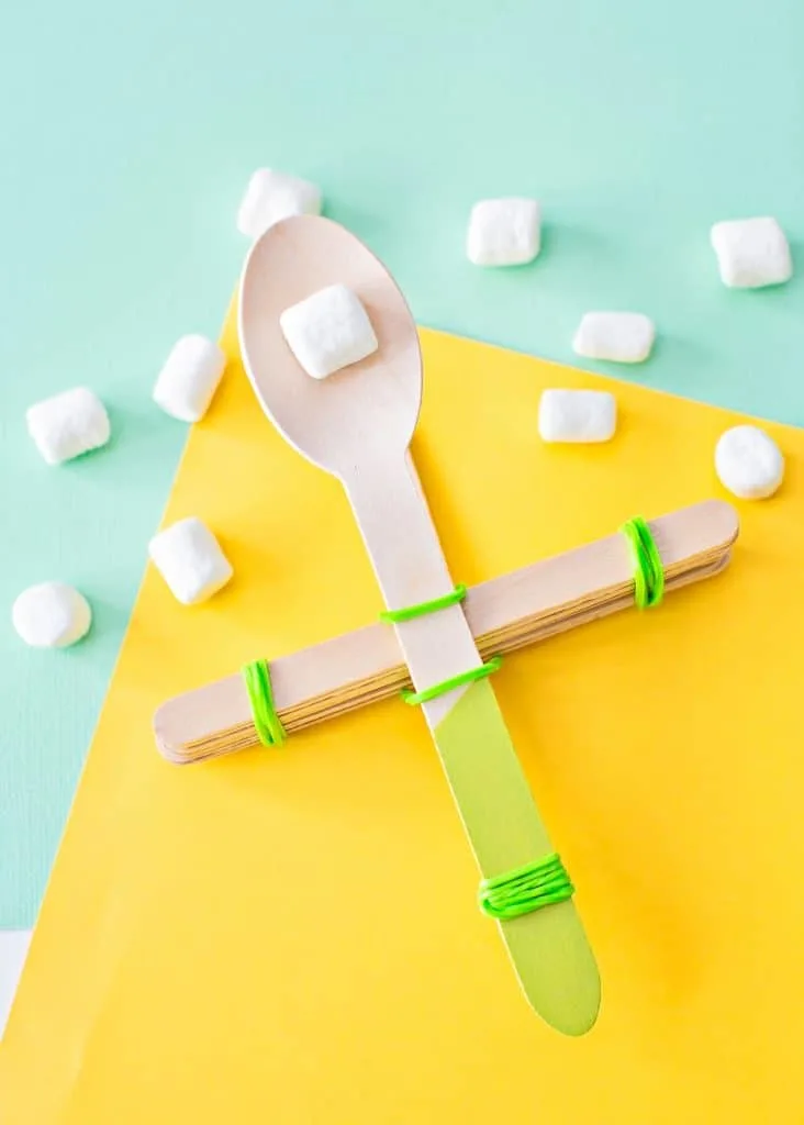 how to build a spoon catapult with popsicle sticks and catapult marshmallows