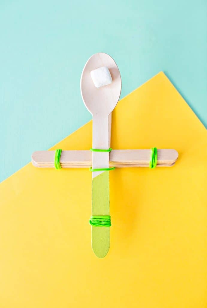 how to build a spoon catapult with popsicle sticks and catapult marshmallows