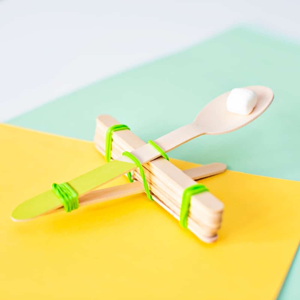 diy marshmallow catapult with spoon and popsicle sticks