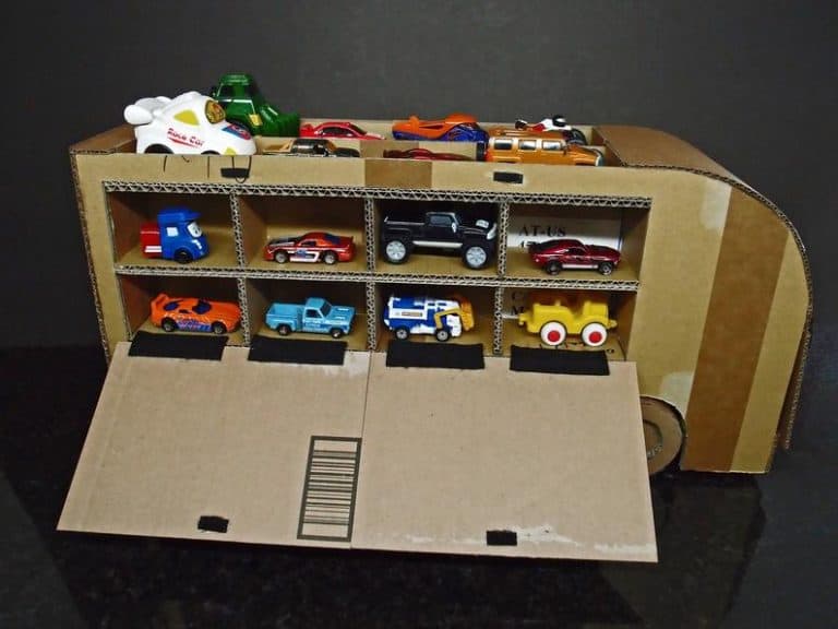 how to make a car garage from a cardboard box