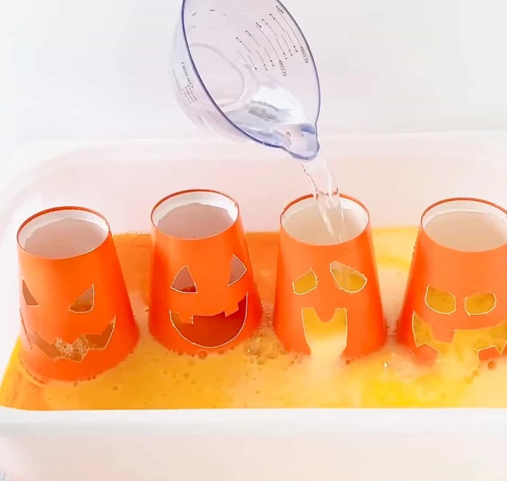 Baking Soda Vinegar Pumpkin Cup Experiment. Great way to talk about emotions. 