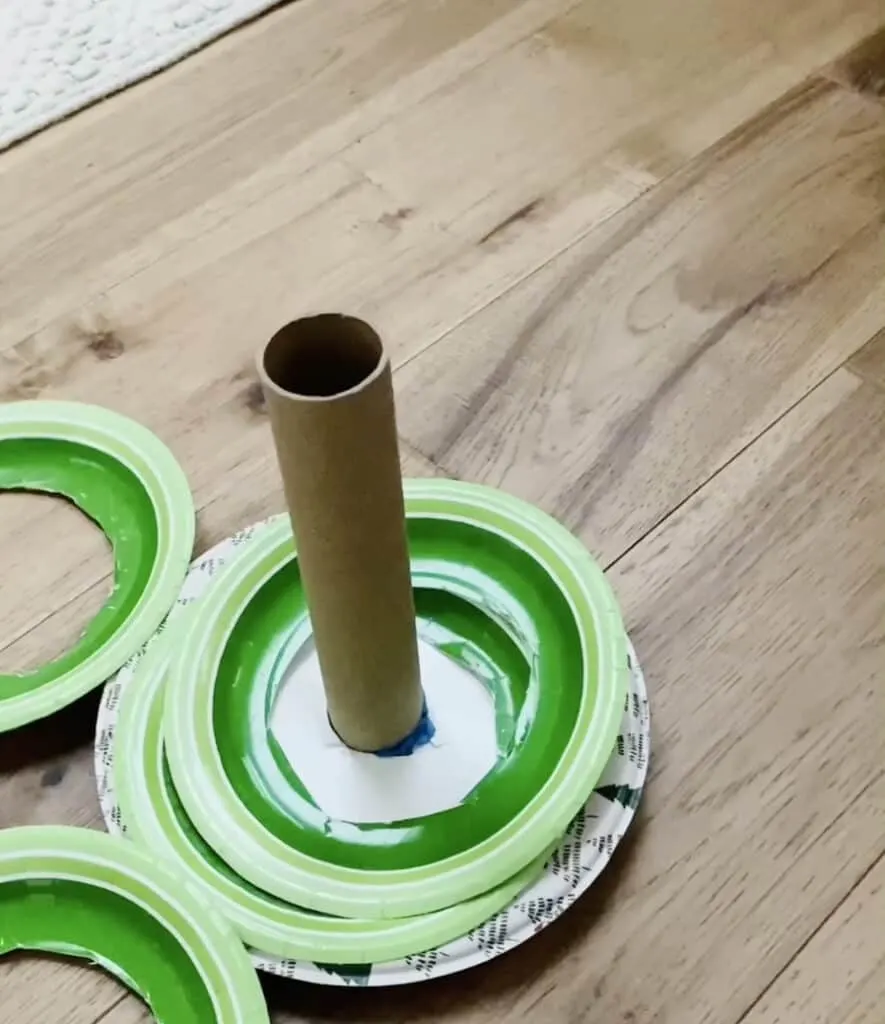 paper plate wreath toss game