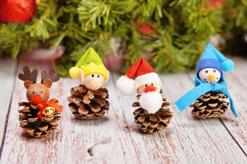 fun pinecone Christmas craft for kids 