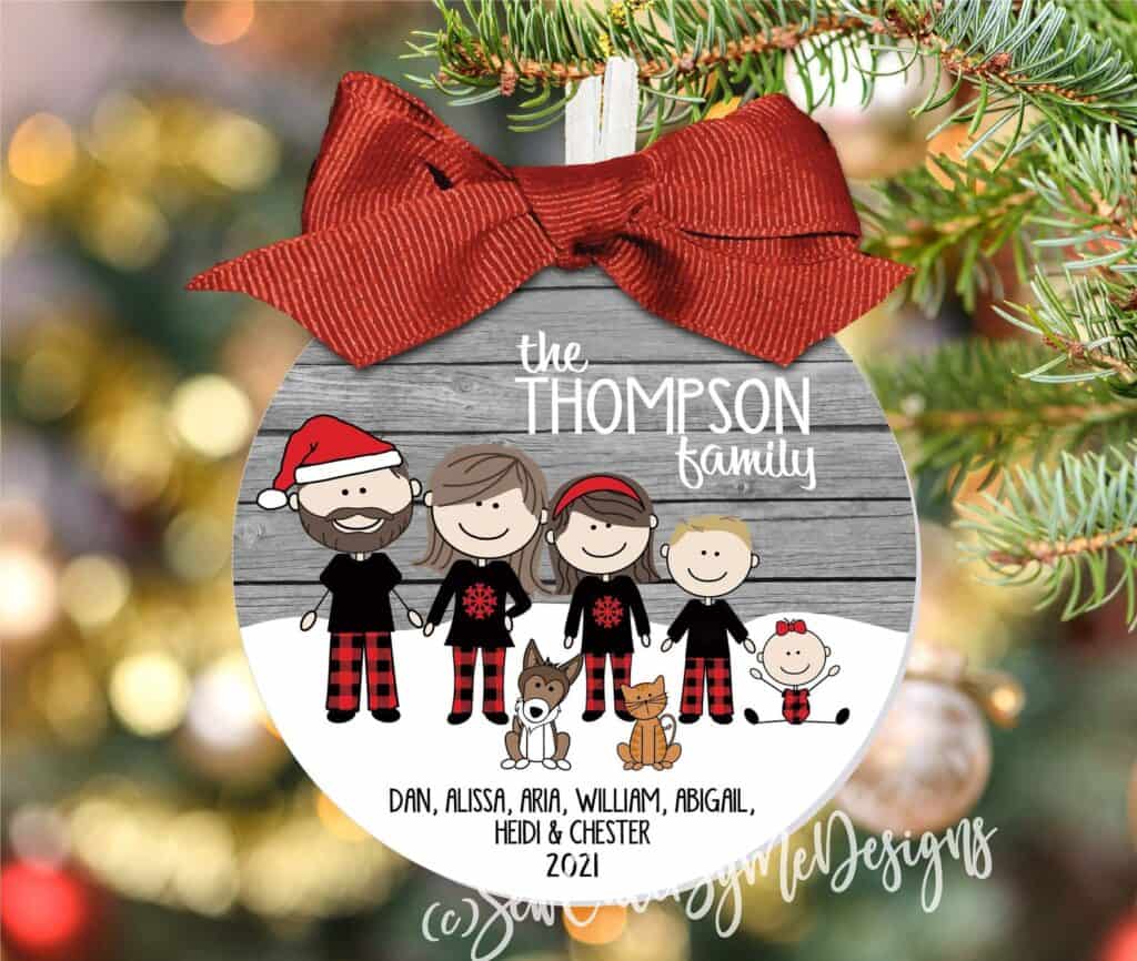 Christmas Family Ornament Personalized Family Member With Pet Wood Ornament 2021