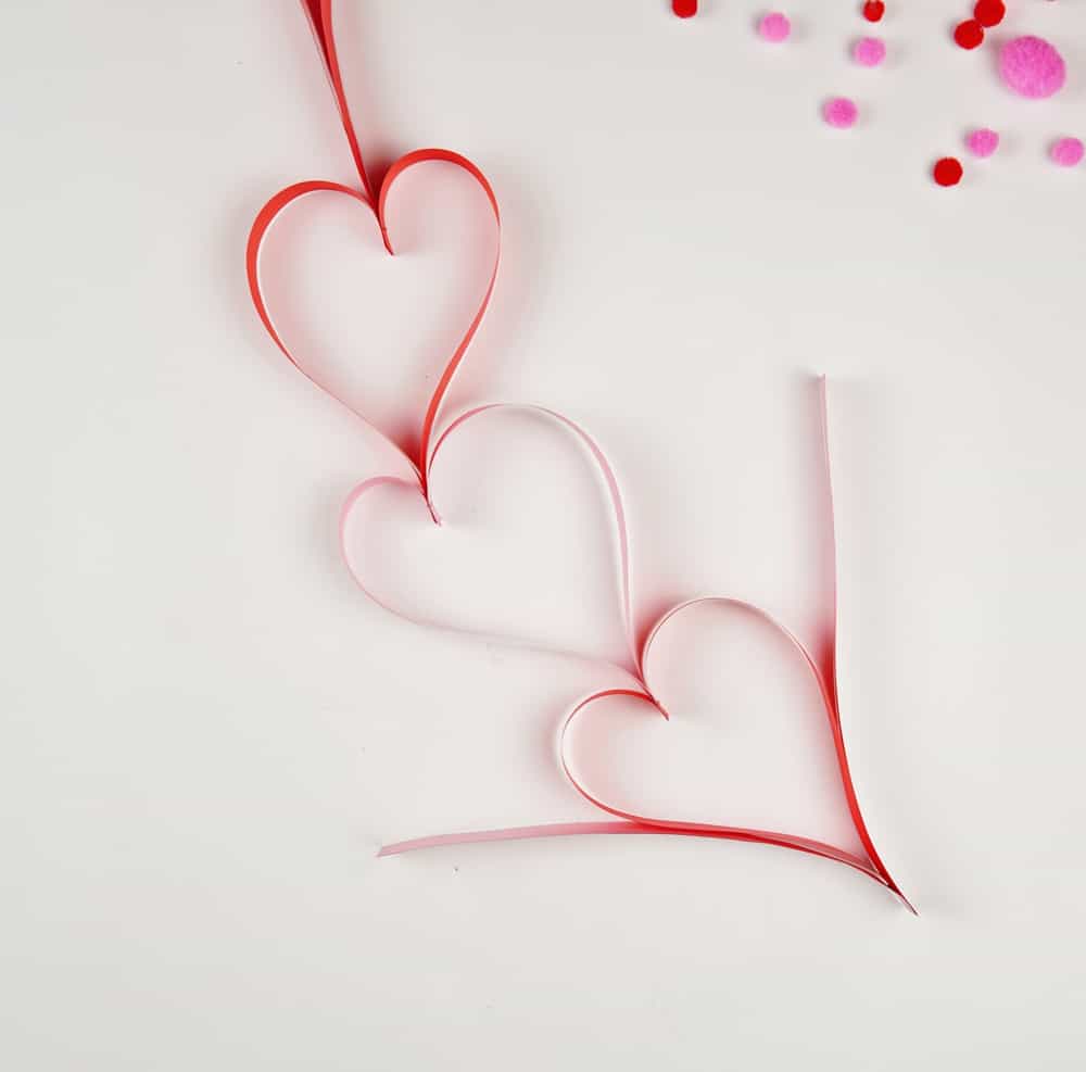 DIY paper garland with hearts - A Wonderful Thought