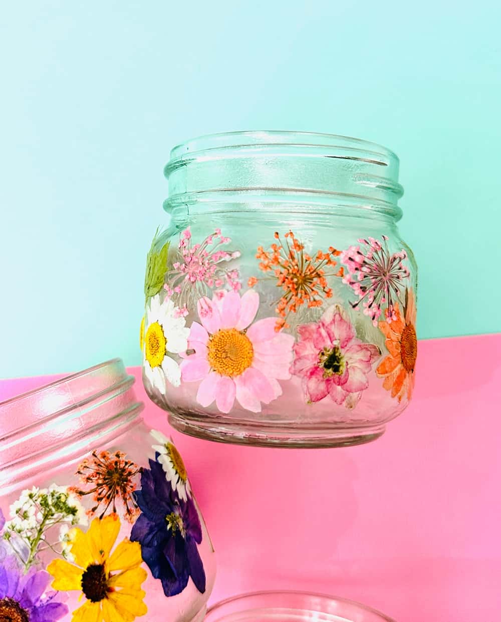 https://www.hellowonderful.co/wp-content/uploads/2023/03/pressed-flower-jars7.jpg