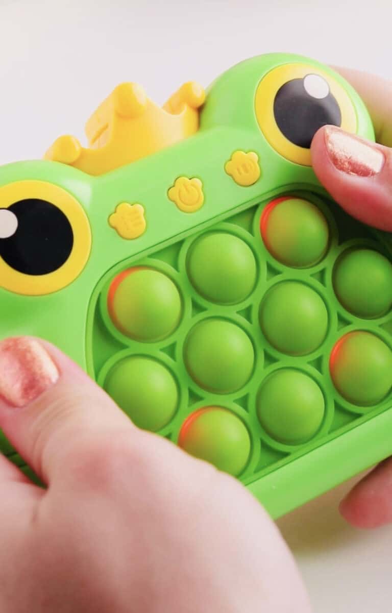 This Viral Pop Fidget Game Is The Ultimate Screen-Free Toy
