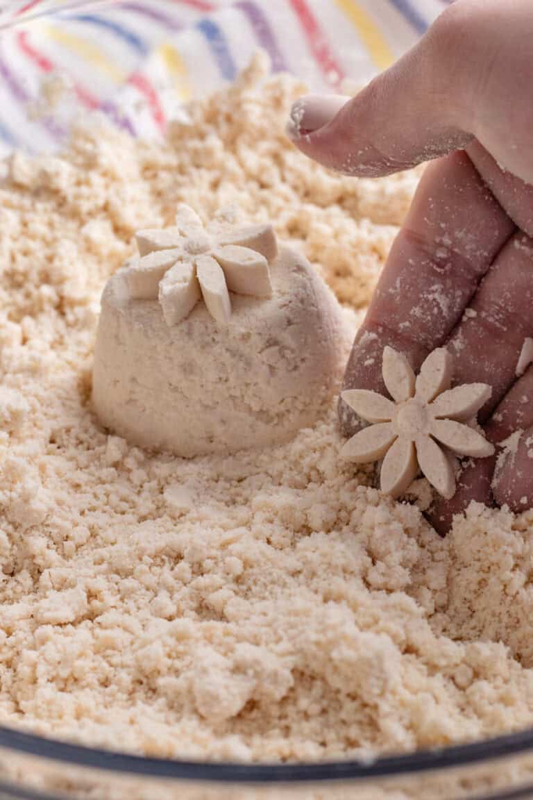 How to Make 2 Ingredients Moon Sand – Recipe