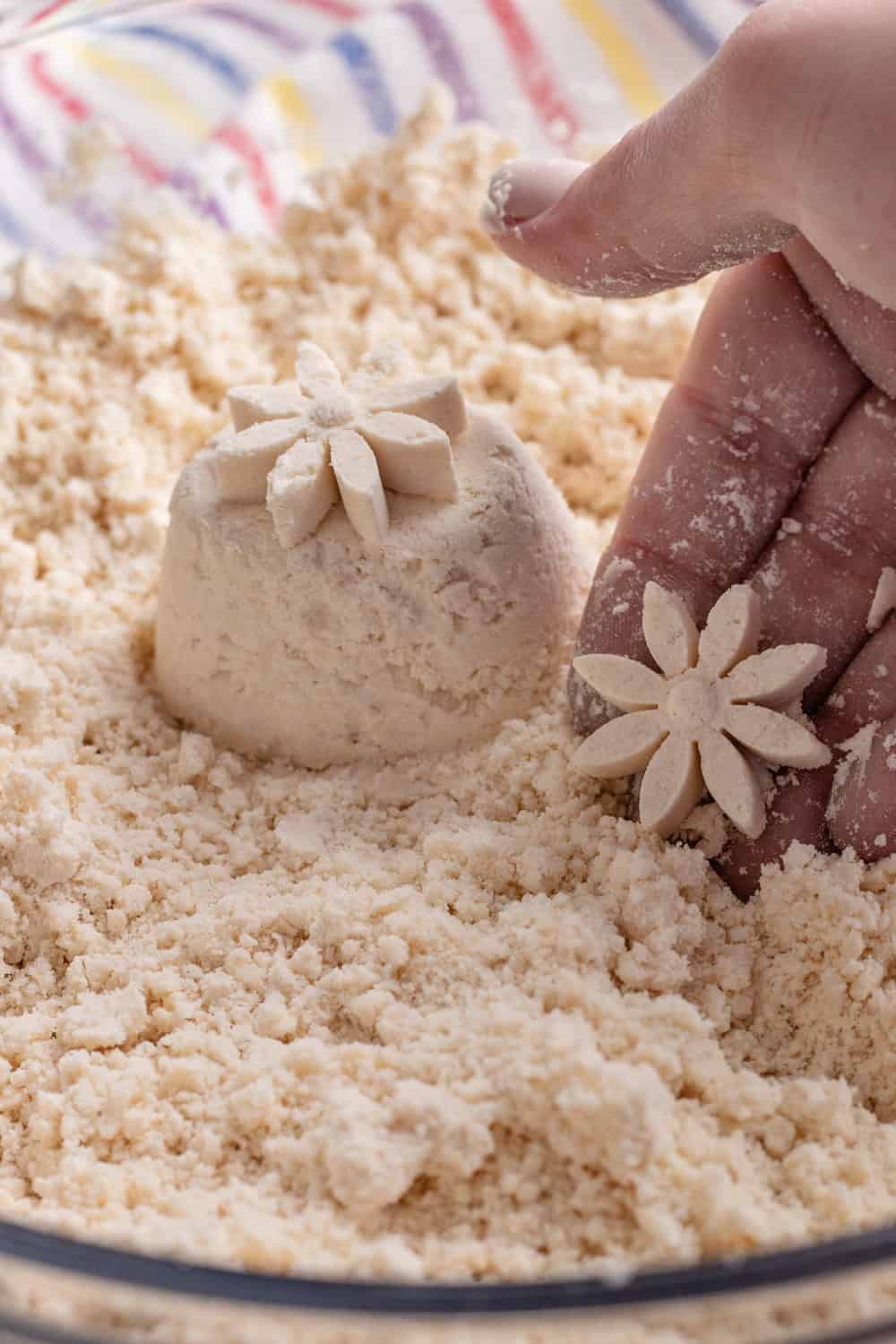  2 Ingredients Moon Sand - Recipe